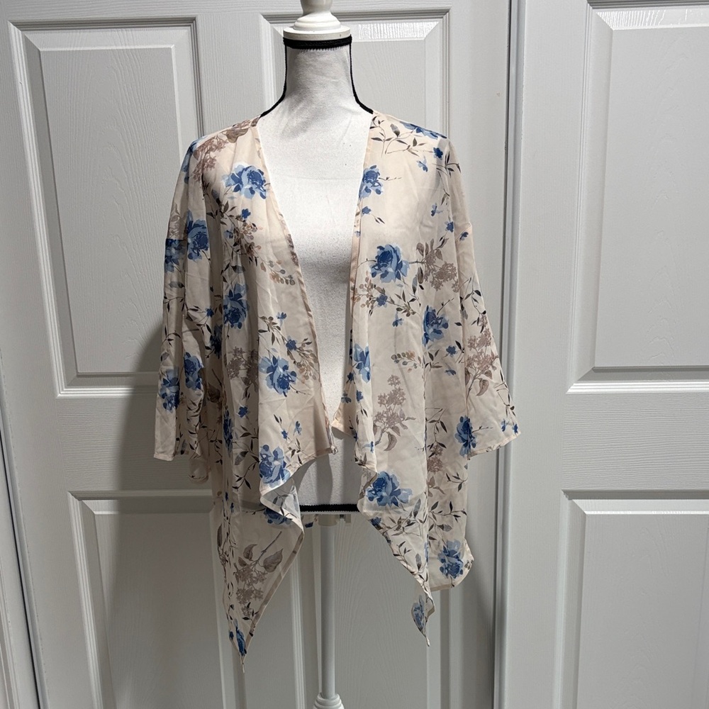 NWT BloomChic Floral Open Front Kimono